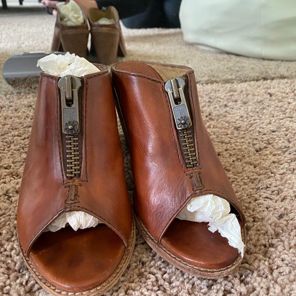 [Frye] Zipper Slip-On Heels - Picture 2 of 4